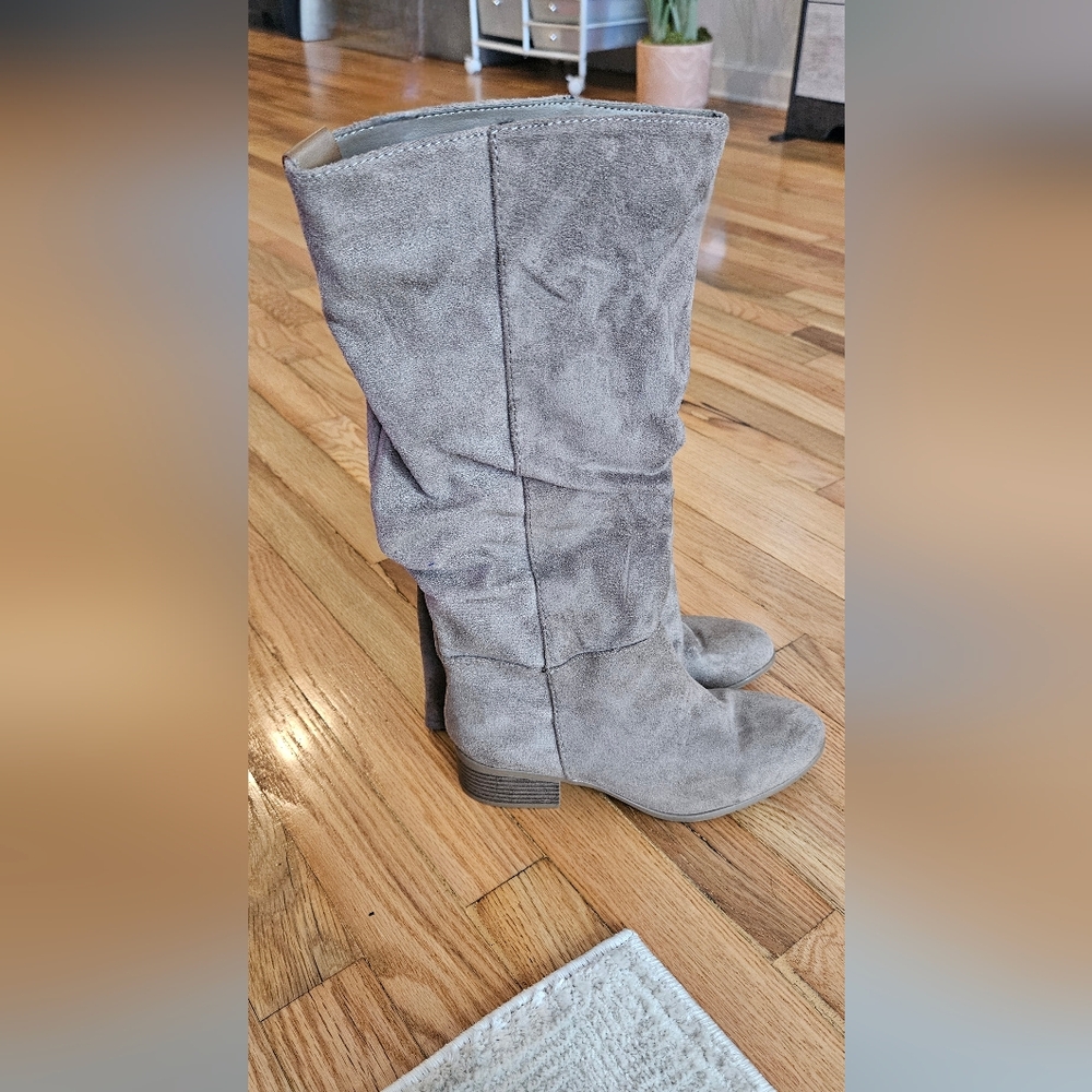 Tan size 6 under the knee boots